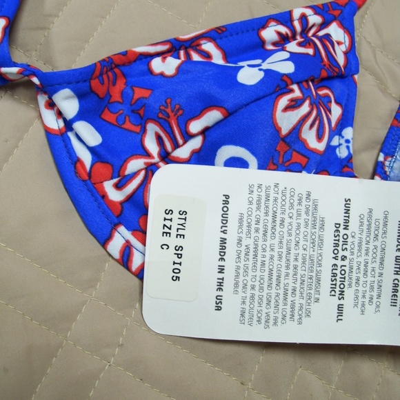 NWT Venus Edge Bikini Swimsuit Top Underwire sz C - Picture 2 of 3